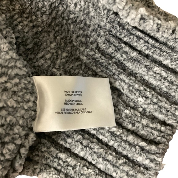 Orvis Women's Grey Sweater - Picture 4 of 7